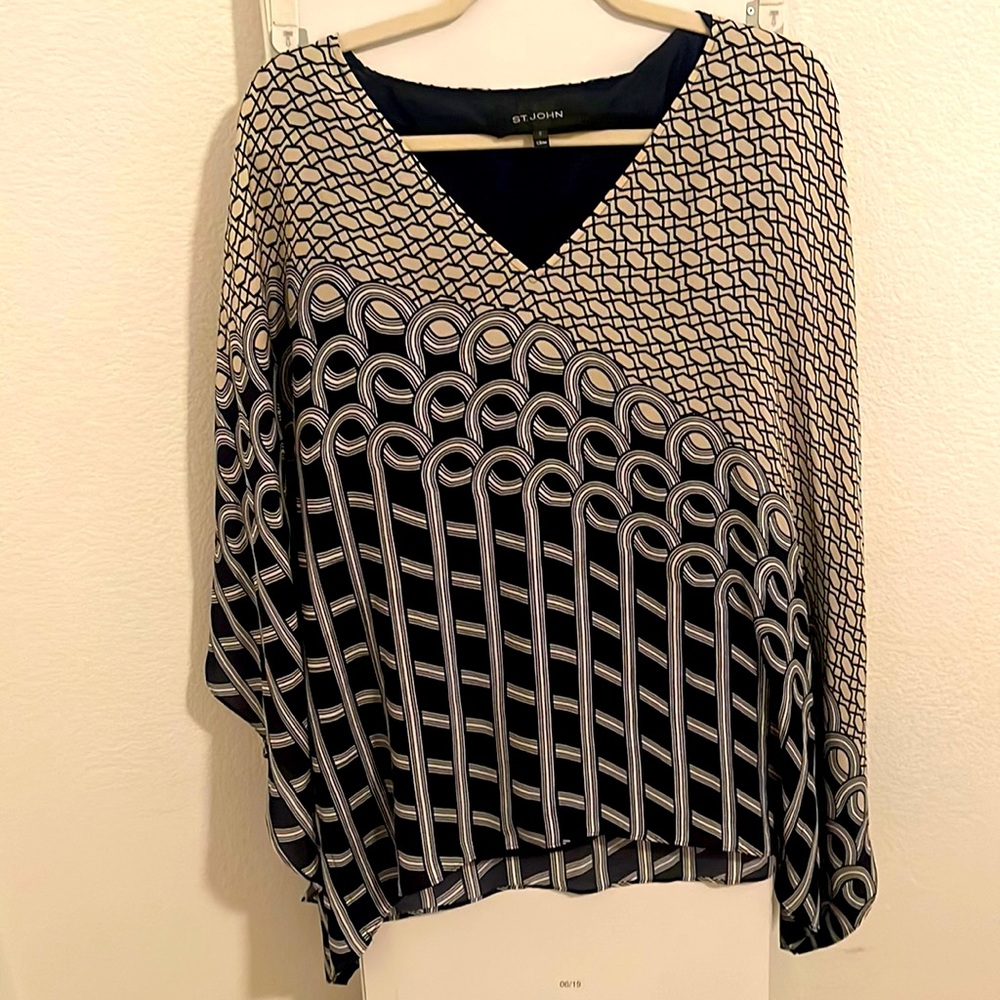 St. John silk blouse with “Wing” Sleeves and Liner. Size S